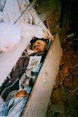 mummia nel sarcofago Mummie con relativi abiti dell'epoca, posizionati dentro i loro sarcofagi