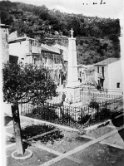 19 Monumento dei caduti. Da notare la pavimentazione in pietra!