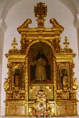 12 Colte maestranze lignee, forse tortoretane, autori del trittico di San Domenico del 1683. La tela di San Domenico è molto più antica dell'opera lignea.