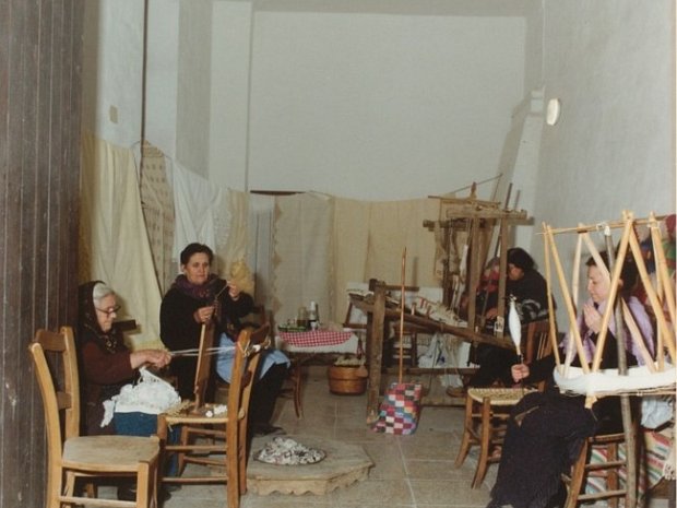 Presepe vivente dei Nebrodi Oggi Presepe vivente dei Nebrodi. Le foto più vecchie, sono state scattate durante la prima edizione del presepe...